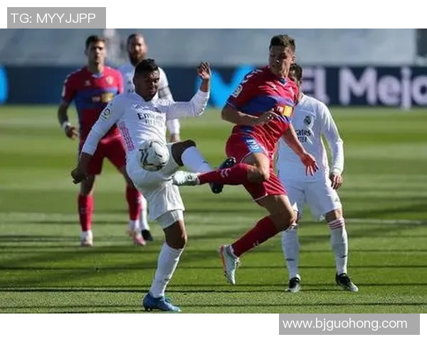 塞维利亚对阵强敌的精彩较量即将上演球迷们拭目以待 塞维利亚对阵强敌的精彩较量即将上演球迷们拭目以待